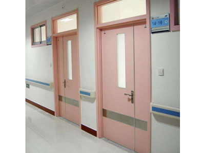医院门的医用门扇由钢化材料制成